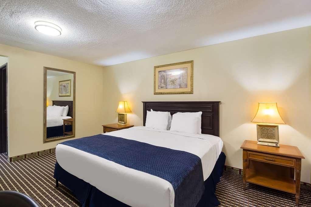 Rodeway Inn Houston North Greenspoint Room photo